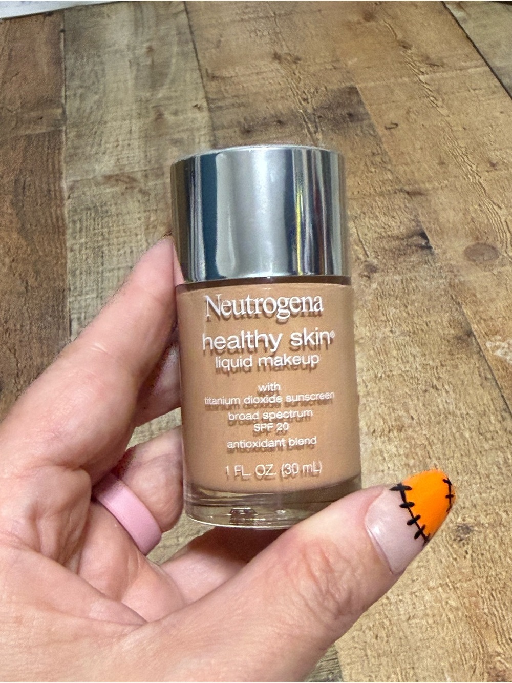 Neutrogena Healthy Skin Liquid Makeup SPF 20 Buff 30 1 fl oz. 
New unused - I di